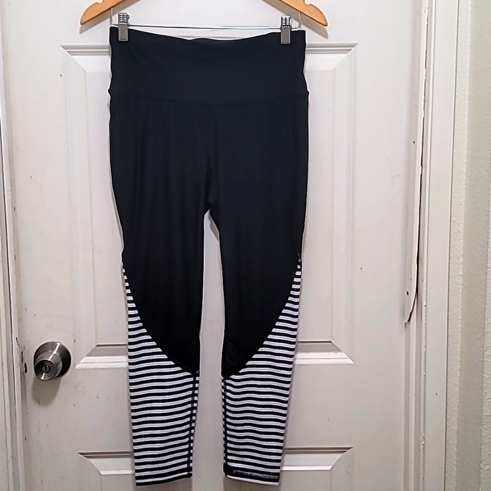 Xersion Leggings Womens Medium Black White Striped Activewear Fitted‎ Yoga Pants